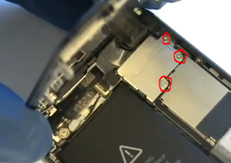 déposer le cache des connecteurs